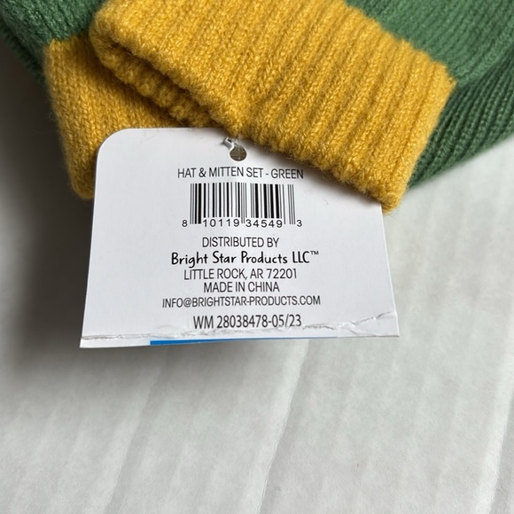 Kids green & yellow dinosaur themed hat & mittens set - Picture 7 of 7